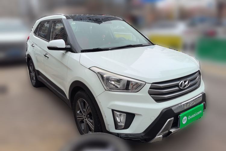 Used Hyundai ix25 2015 1.6L Automatic Two-Wheel Drive Smart GLS Trim Front Right 45 Deg