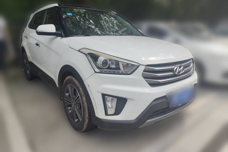 Used Hyundai ix25 2015 1.6L Automatic Two-Wheel-Drive Deluxe DLX Model Front Right 45 Deg