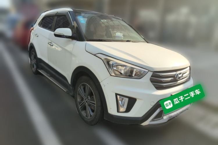 Used Hyundai ix25 2015 1.6L Automatic Two-Wheel Drive Smart GLS Trim Front Right 45 Deg