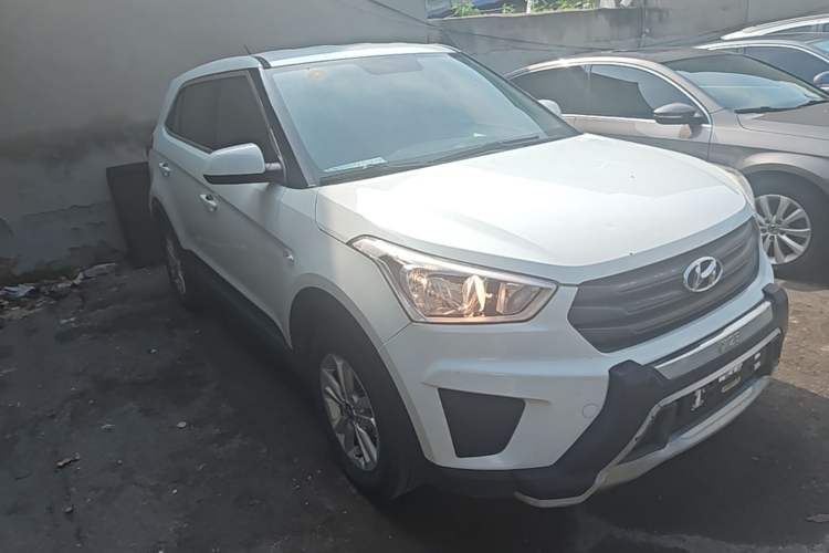 Used Hyundai ix25 2015 1.6L Manual Two-Wheel Drive Fashionable GS Model Front Right 45 Deg