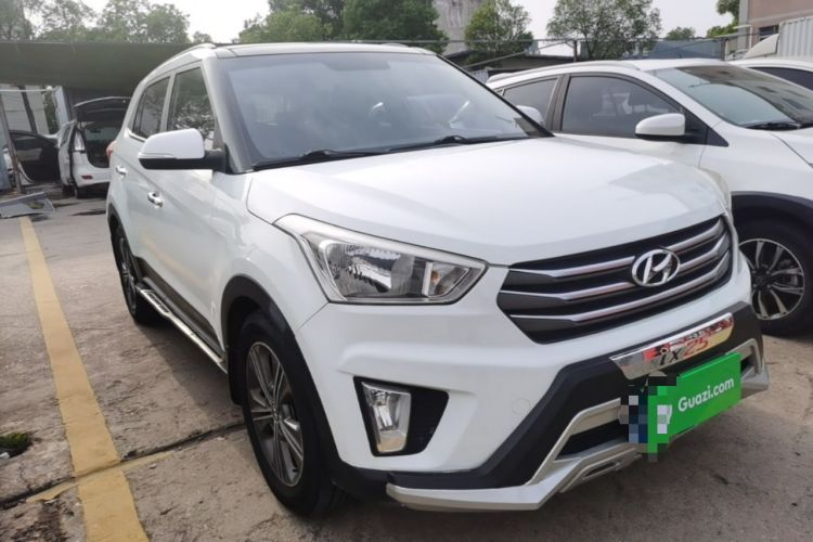 Used Hyundai ix25 2015 1.6L Automatic Two-Wheel Drive Smart GLS Trim Front Right 45 Deg