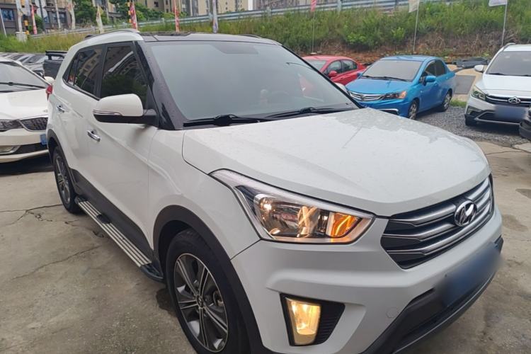 Used Hyundai ix25 2015 1.6L Automatic Two-Wheel Drive Smart GLS Trim Front Right 45 Deg