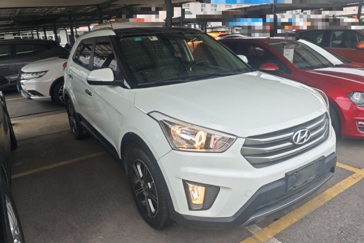 Used Hyundai ix25 2015 1.6L Automatic Two-Wheel Drive Smart GLS Trim Front Right 45 Deg