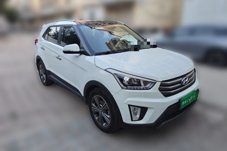 Used Hyundai ix25 2015 1.6L Automatic Two-Wheel-Drive Deluxe DLX Model Front Right 45 Deg