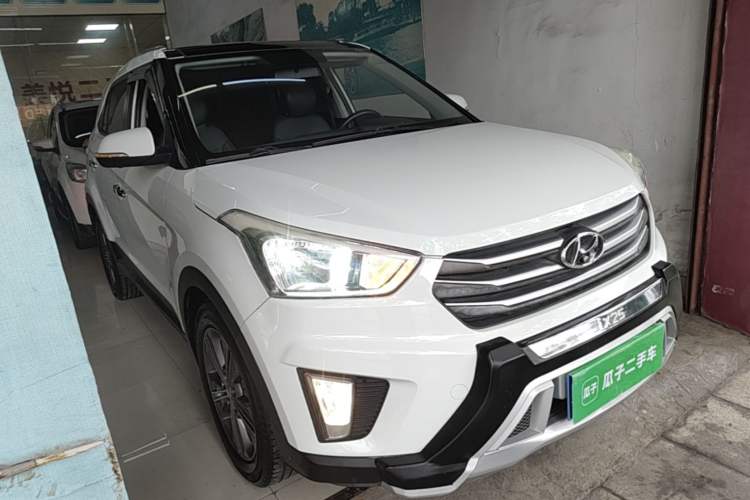 Used Hyundai ix25 2015 1.6L Automatic Two-Wheel Drive Smart GLS Trim Front Right 45 Deg