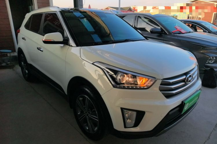 Used Hyundai ix25 2015 1.6L Automatic Two-Wheel-Drive Deluxe DLX Model Front Right 45 Deg