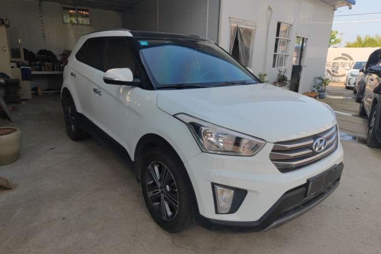 Used Hyundai ix25 2015 1.6L Automatic Two-Wheel Drive Smart GLS Trim Front Right 45 Deg
