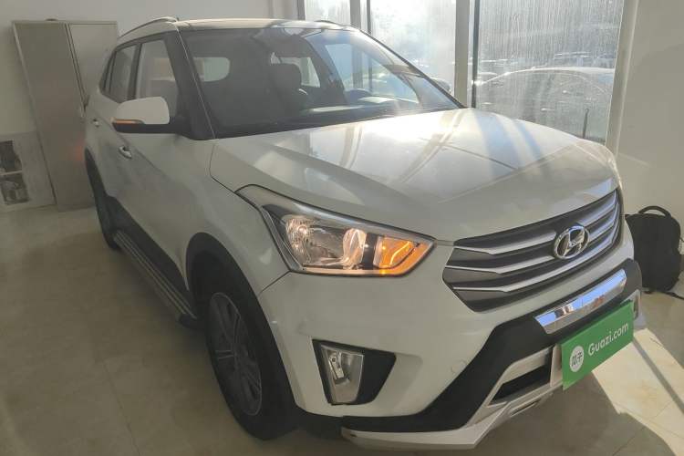 Used Hyundai ix25 2015 1.6L Automatic Two-Wheel Drive Smart GLS Trim Front Right 45 Deg