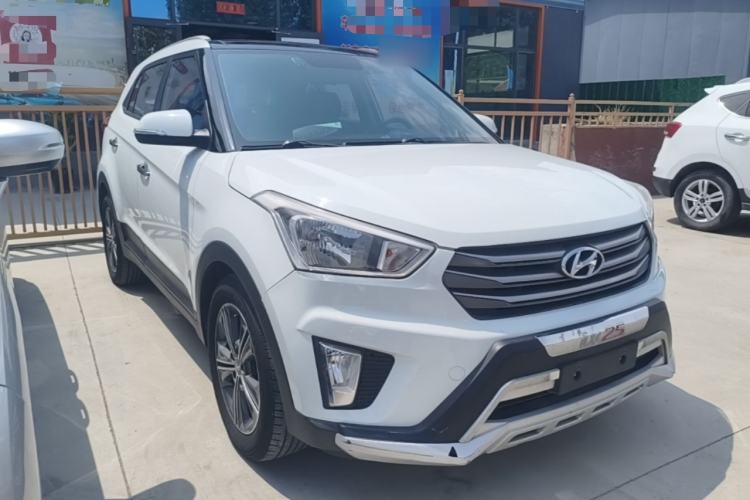 Used Hyundai ix25 2015 1.6L Automatic Two-Wheel Drive Smart GLS Trim Front Right 45 Deg