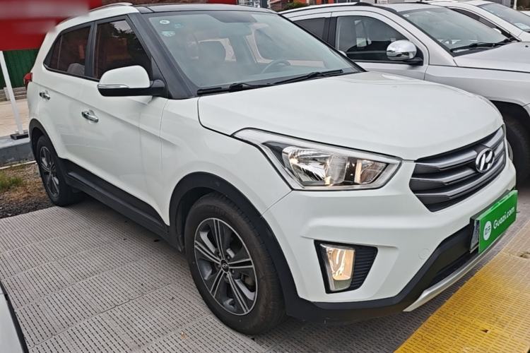 Used Hyundai ix25 2015 1.6L Automatic Two-Wheel Drive Smart GLS Trim Front Right 45 Deg