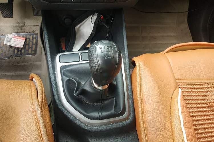 Used Hyundai ix25 2015 1.6L Manual Two-Wheel Drive Fashionable GS Model Gear Lever