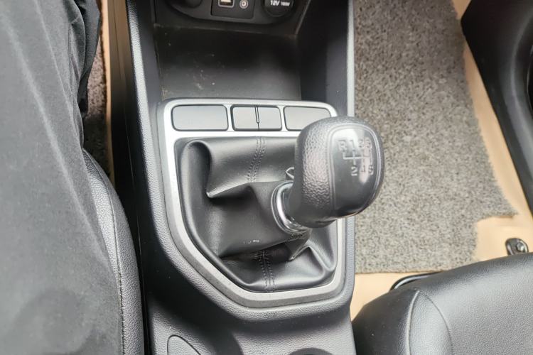 Used Hyundai ix25 2015 1.6L Manual Two-Wheel Drive Fashionable GS Model Gear Lever