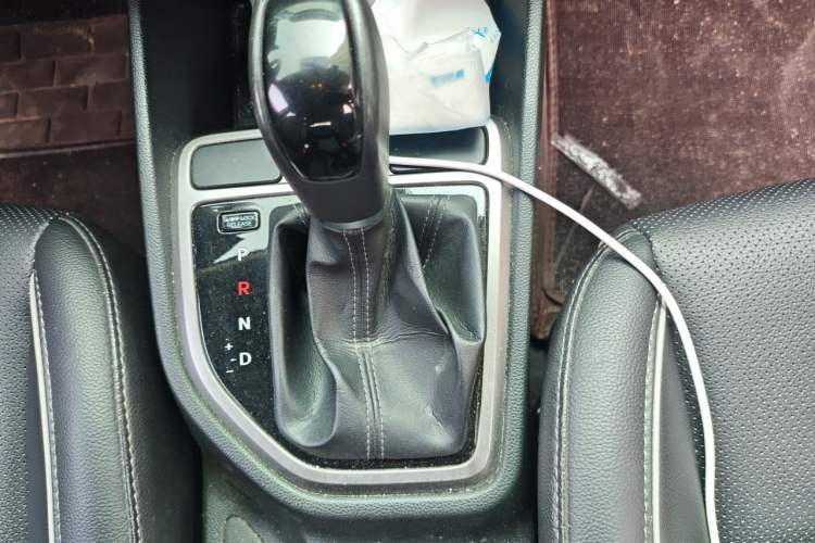 Used Hyundai ix25 2015 1.6L Automatic Two-Wheel Drive Smart GLS Trim Gear Lever