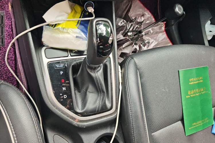 Used Hyundai ix25 2015 1.6L Automatic Two-Wheel-Drive Deluxe DLX Model Gear Lever