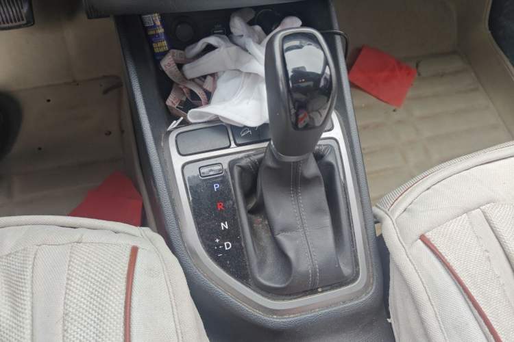 Used Hyundai ix25 2015 1.6L Automatic Two-Wheel-Drive Deluxe DLX Model Gear Lever