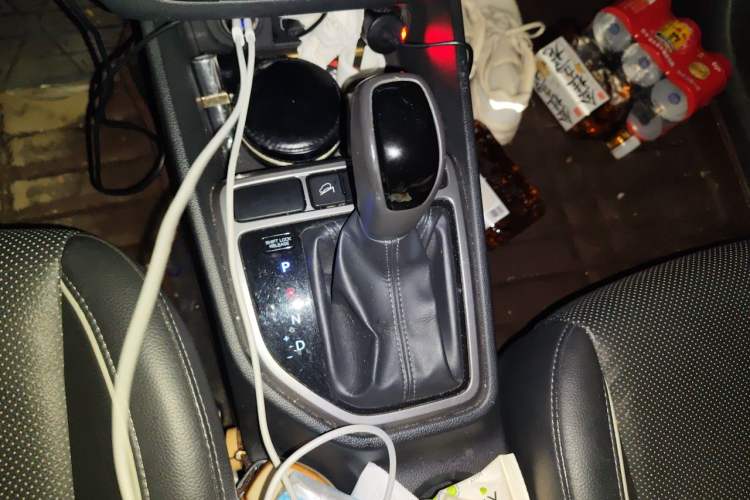 Used Hyundai ix25 2015 1.6L Automatic Two-Wheel Drive Smart GLS Trim Gear Lever