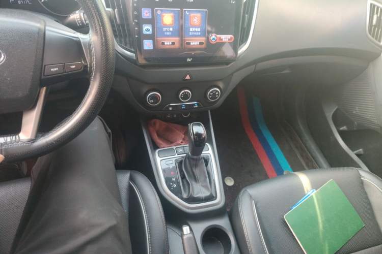 Used Hyundai ix25 2015 1.6L Automatic Two-Wheel Drive Smart GLS Trim Gear Lever