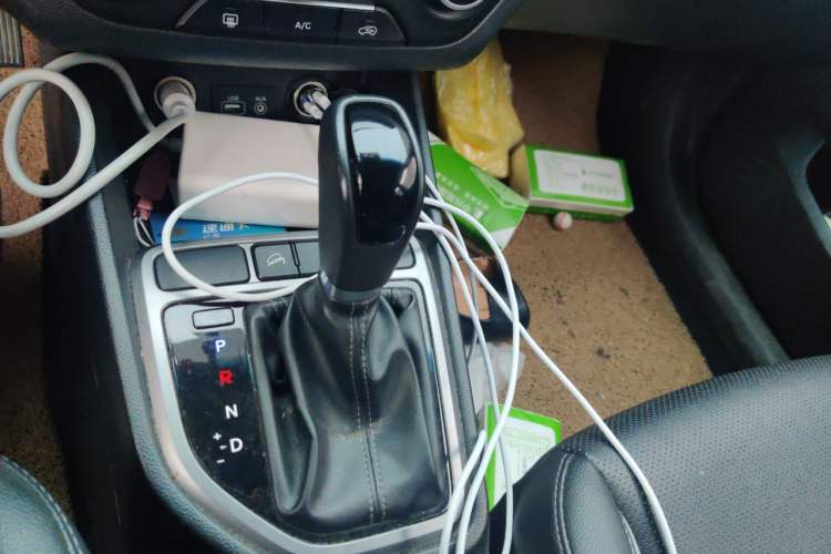 Used Hyundai ix25 2015 1.6L Automatic Two-Wheel Drive Smart GLS Trim Gear Lever