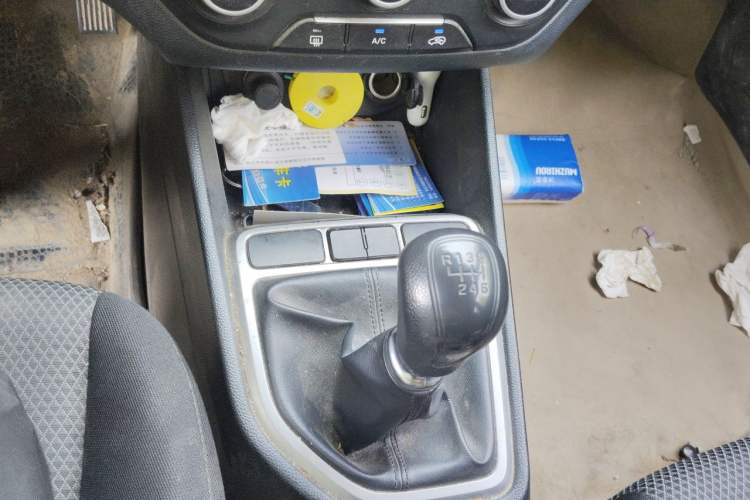 Used Hyundai ix25 2015 1.6L Manual Two-Wheel Drive Fashionable GS Model Gear Lever