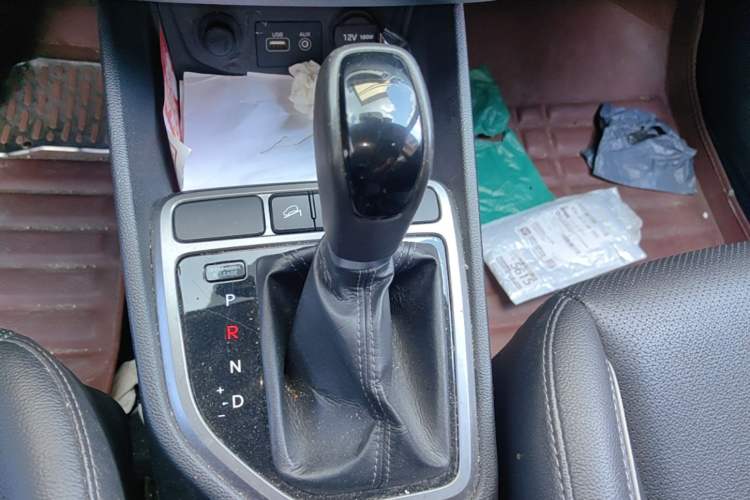 Used Hyundai ix25 2015 1.6L Automatic Two-Wheel Drive Smart GLS Trim Gear Lever