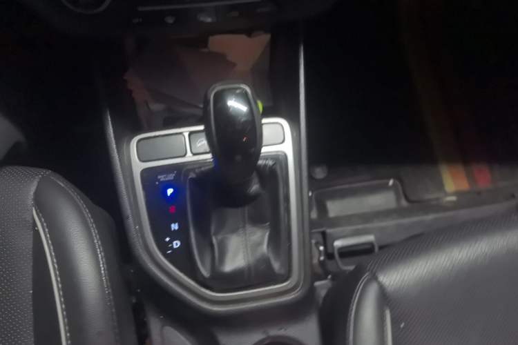 Used Hyundai ix25 2015 2.0L Automatic Two-Wheel Drive Intelligent GLS Gear Lever