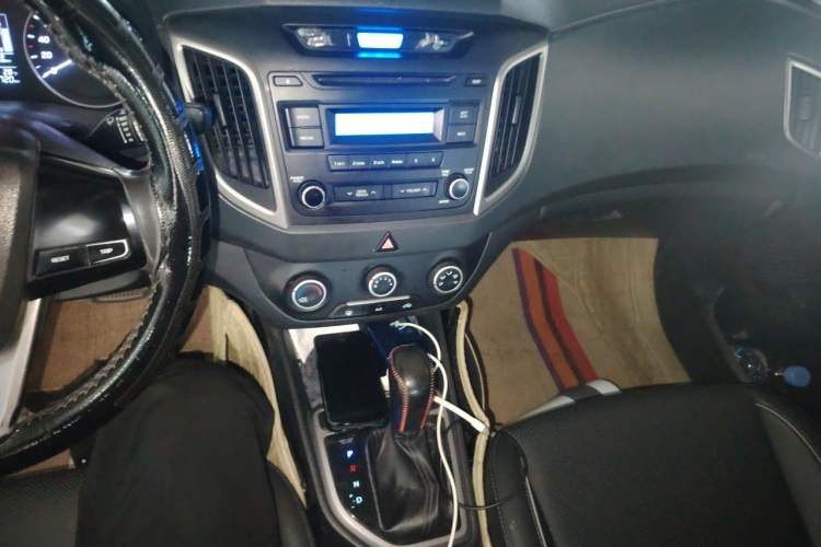 Used Hyundai ix25 2015 1.6L Automatic Two-Wheel Drive Smart GLS Trim Gear Lever