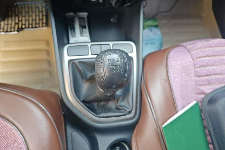 Used Hyundai ix25 2015 1.6L Manual Two-Wheel Drive Fashionable GS Model Gear Lever