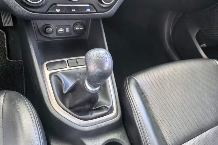 Used Hyundai ix25 2015 1.6L Manual Two-Wheel Drive Fashionable GS Model Gear Lever