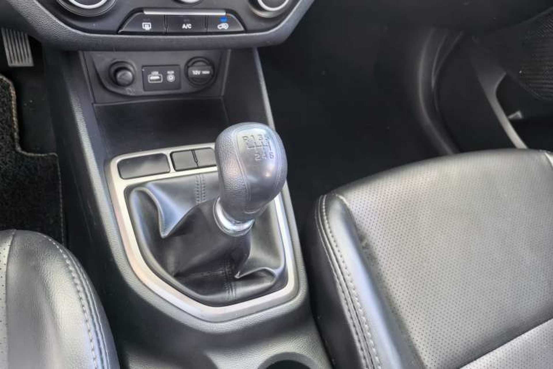 Used Hyundai ix25 2015 1.6L Manual Two-Wheel Drive Fashionable GS Model Gear Lever