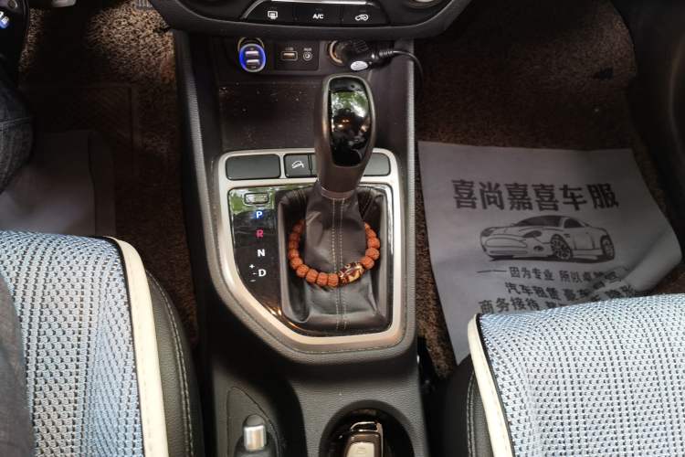 Used Hyundai ix25 2015 1.6L Automatic Two-Wheel Drive Smart GLS Trim Gear Lever