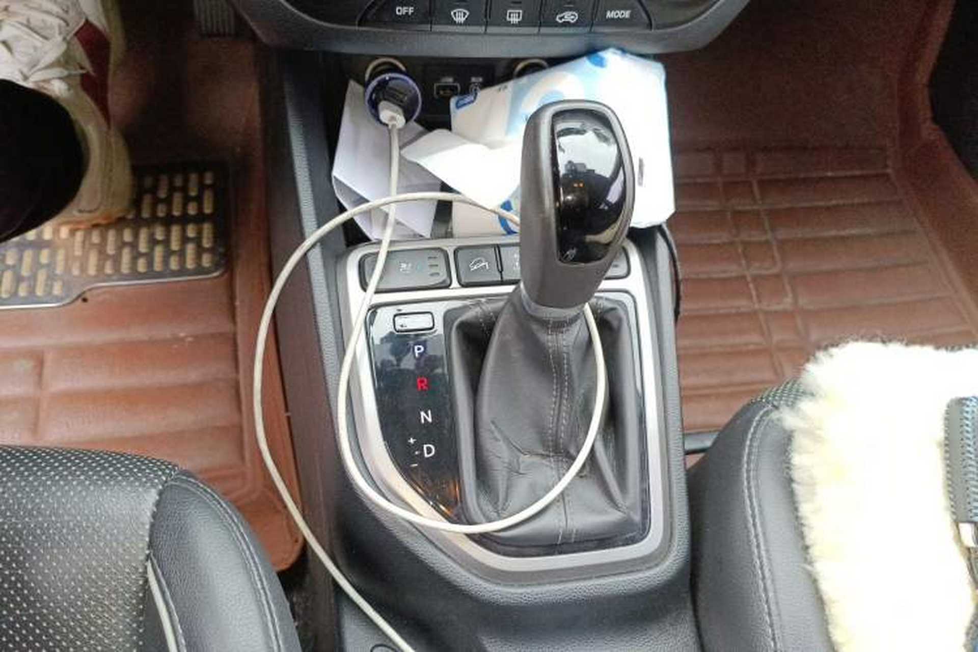 Used Hyundai ix25 2015 2.0L Automatic 4x4 Deluxe DLX Gear Lever