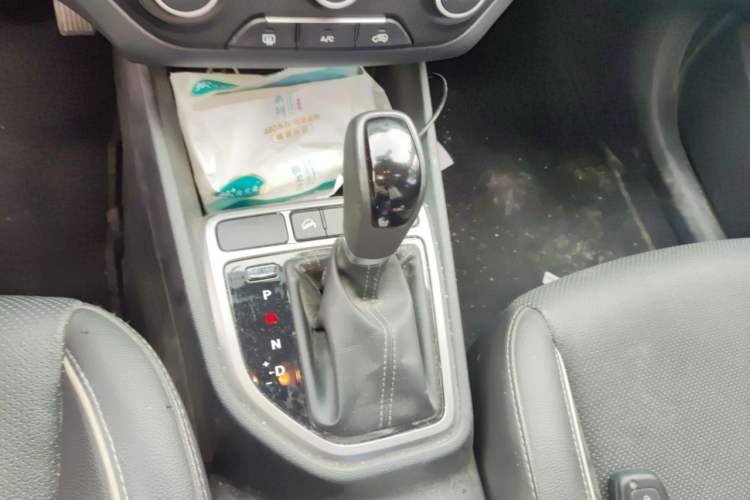Used Hyundai ix25 2015 1.6L Automatic Two-Wheel Drive Smart GLS Trim Gear Lever