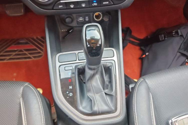 Used Hyundai ix25 2015 2.0L Automatic Two-Wheel Drive Intelligent GLS Gear Lever