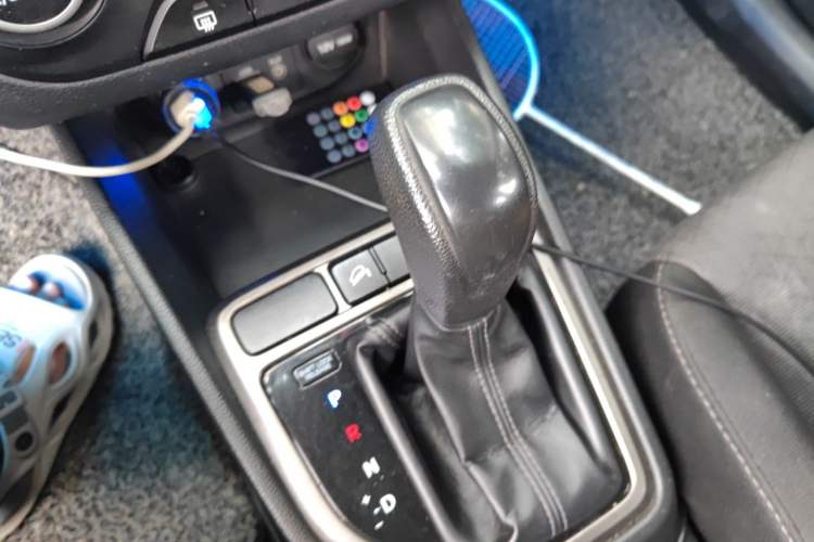 Used Hyundai ix25 2015 1.6L Automatic Two-Wheel Drive Fashionable GS Model Gear Lever