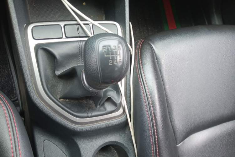 Used Hyundai ix25 2015 1.6L Manual Two-Wheel Drive Fashionable GS Model Gear Lever