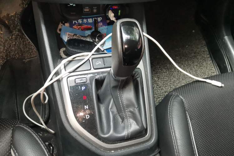 Used Hyundai ix25 2015 1.6L Automatic Two-Wheel Drive Smart GLS Trim Gear Lever