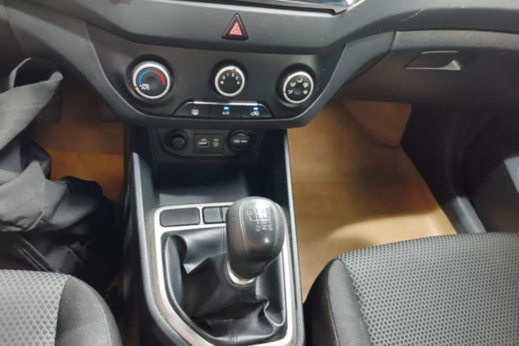 Used Hyundai ix25 2015 1.6L Manual Two-Wheel Drive Fashionable GS Model Gear Lever