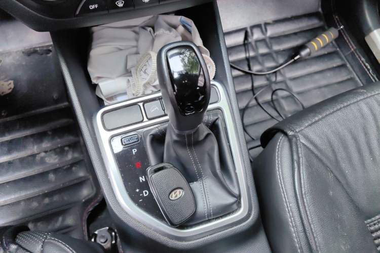 Used Hyundai ix25 2015 2.0L Automatic Two-Wheel Drive Intelligent GLS Gear Lever