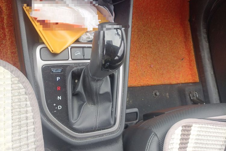 Used Hyundai ix25 2015 1.6L Automatic Two-Wheel-Drive Deluxe DLX Model Gear Lever