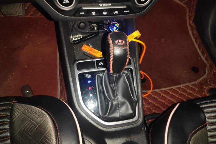 Used Hyundai ix25 2015 1.6L Automatic Two-Wheel-Drive Deluxe DLX Model Gear Lever