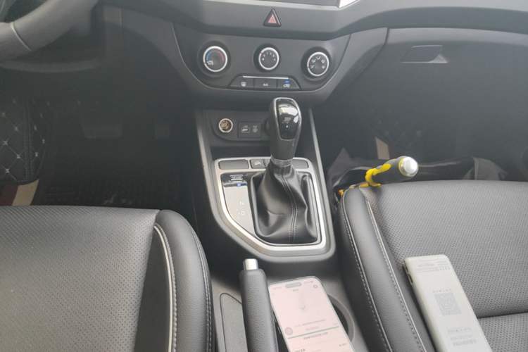 Used Hyundai ix25 2015 1.6L Automatic Two-Wheel Drive Smart GLS Trim Gear Lever