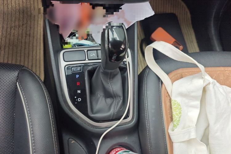 Used Hyundai ix25 2015 1.6L Automatic Two-Wheel Drive Smart GLS Trim Gear Lever