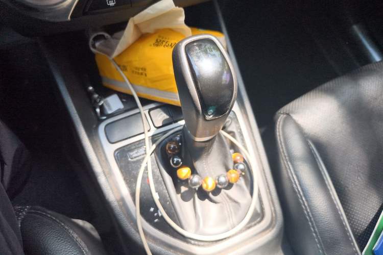 Used Hyundai ix25 2015 1.6L Automatic Two-Wheel Drive Smart GLS Trim Gear Lever