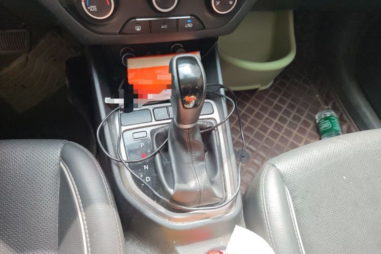 Used Hyundai ix25 2015 1.6L Automatic Two-Wheel Drive Smart GLS Trim Gear Lever