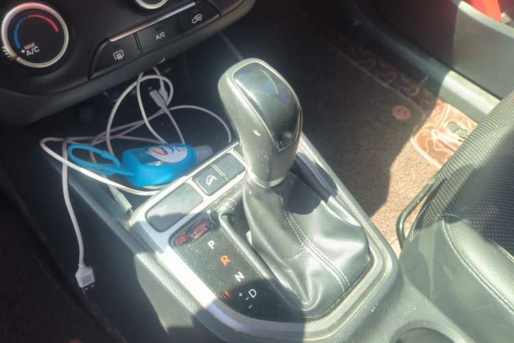 Used Hyundai ix25 2015 1.6L Automatic Two-Wheel Drive Smart GLS Trim Gear Lever