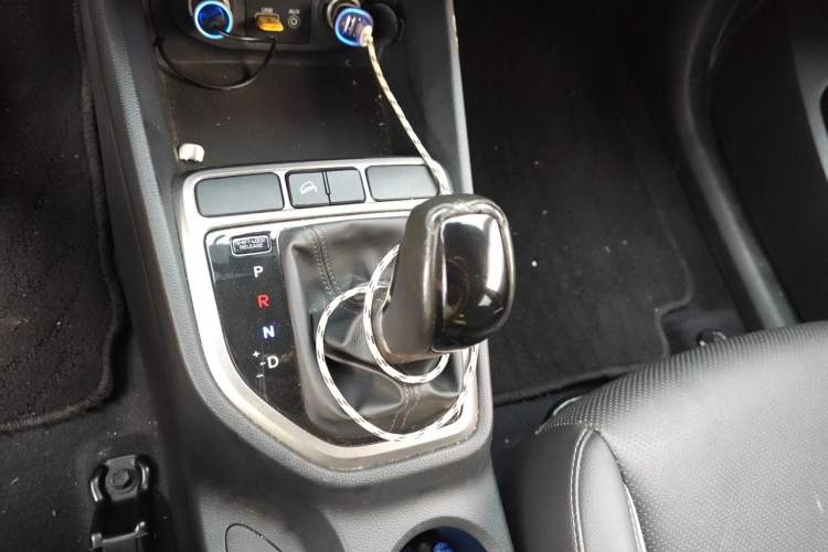 Used Hyundai ix25 2015 1.6L Automatic Two-Wheel-Drive Deluxe DLX Model Gear Lever