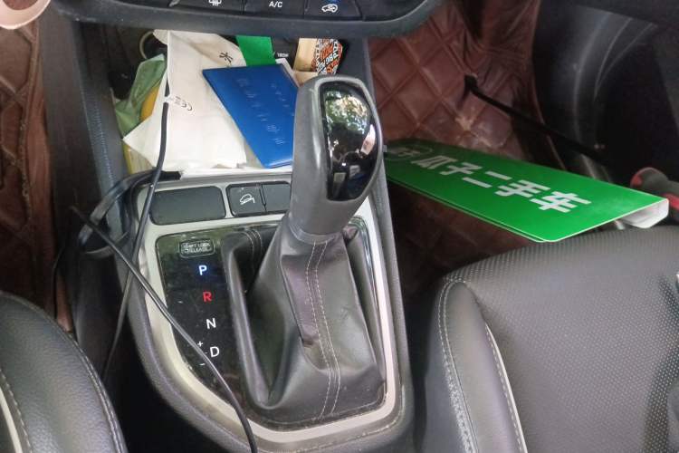 Used Hyundai ix25 2015 1.6L Automatic Two-Wheel Drive Smart GLS Trim Gear Lever