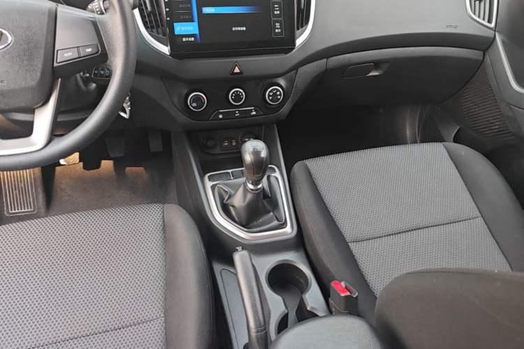 Used Hyundai ix25 2015 1.6L Manual Two-Wheel Drive Fashionable GS Model Gear Lever