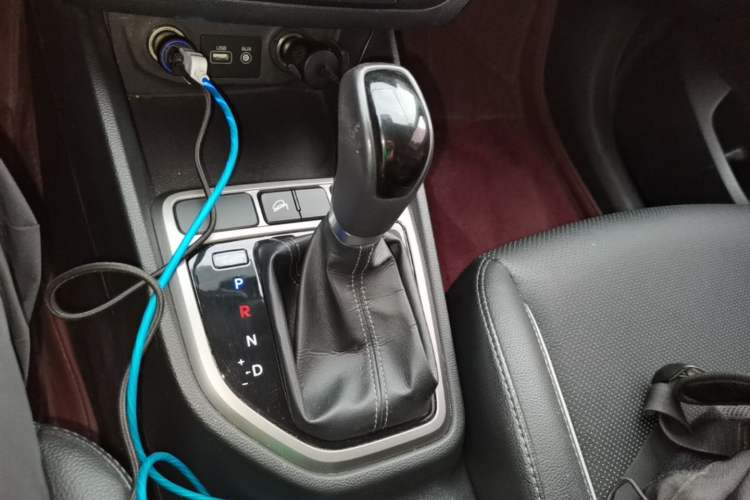 Used Hyundai ix25 2015 1.6L Automatic Two-Wheel Drive Smart GLS Trim Gear Lever
