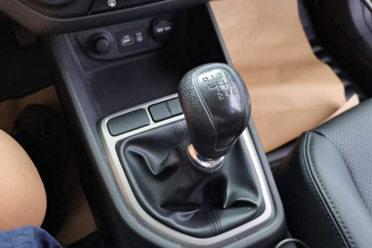 Used Hyundai ix25 2015 1.6L Manual Two-Wheel Drive Fashionable GS Model Gear Lever